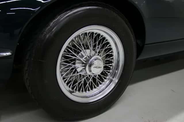 Jaguar "E" Type (1971) thumbnail 4