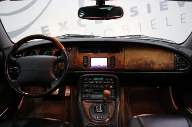 Jaguar XKR (2001) thumbnail 5
