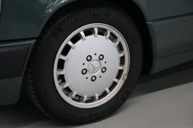 Mercedes-Benz 190-Serie (1991) thumbnail 3