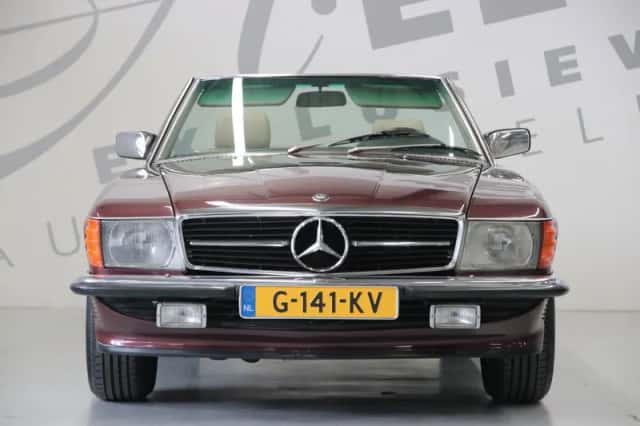 Mercedes-Benz 560 SL (1988) thumbnail 2