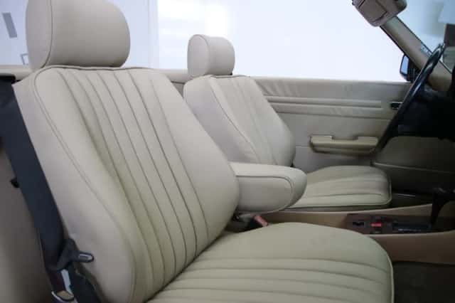 Mercedes-Benz 560 SL (1988) thumbnail 6