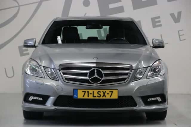 Mercedes-Benz E-Klasse (2009) thumbnail 2