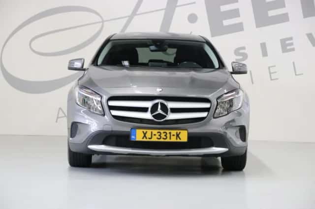 Mercedes-Benz GLA (2016) thumbnail 2