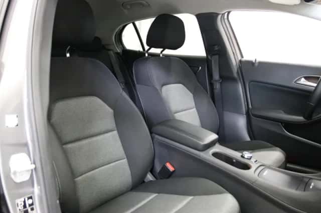 Mercedes-Benz GLA (2016) thumbnail 6