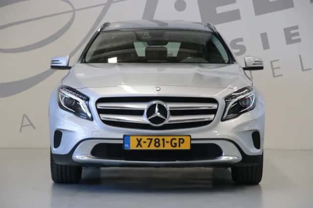 Mercedes-Benz GLA (2014) thumbnail 2