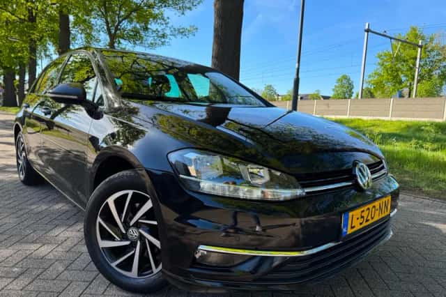 Volkswagen Golf (2018) thumbnail 1