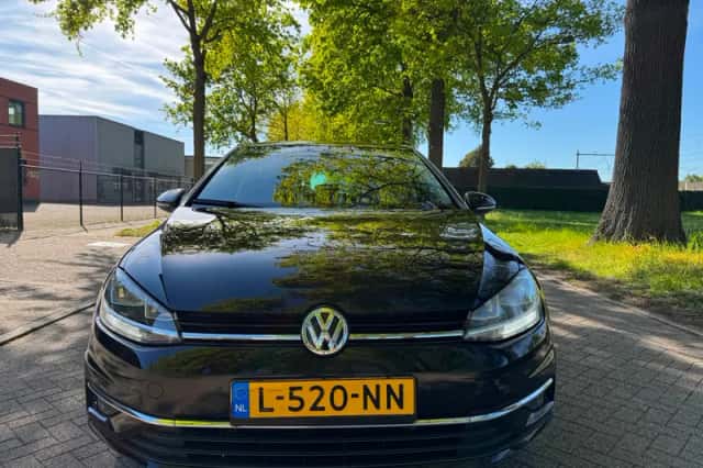 Volkswagen Golf (2018) thumbnail 2