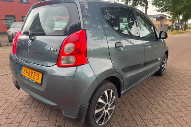 Suzuki Alto (2010) thumbnail 5