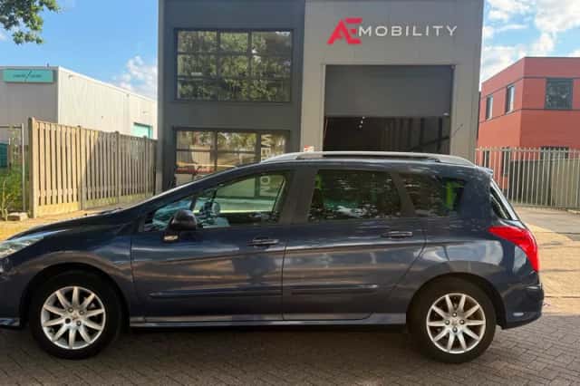 Peugeot 308 (2009) thumbnail 4