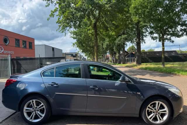 Opel Insignia (2009) thumbnail 3