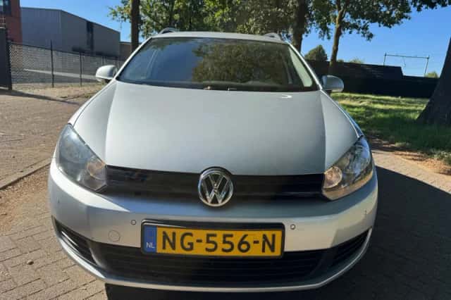 Volkswagen Golf (2010) thumbnail 2