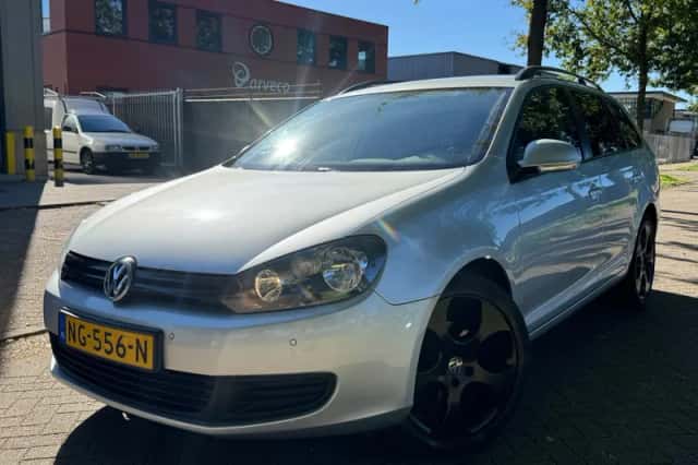 Volkswagen Golf (2010) thumbnail 3