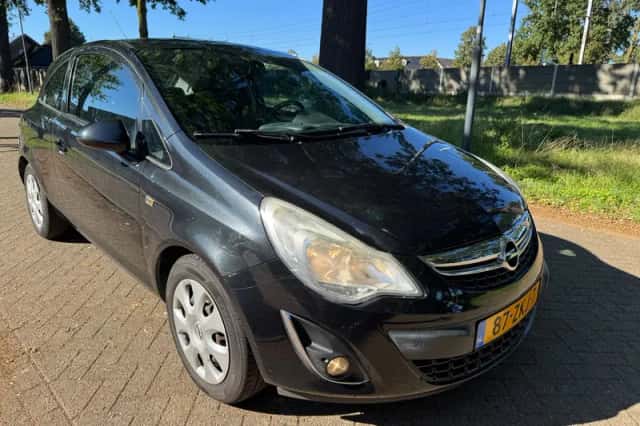 Opel Corsa (2013) thumbnail 1