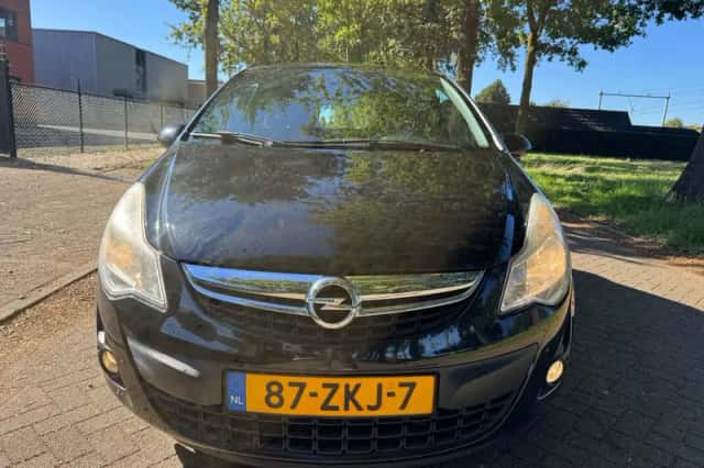 Opel Corsa (2013) thumbnail 2