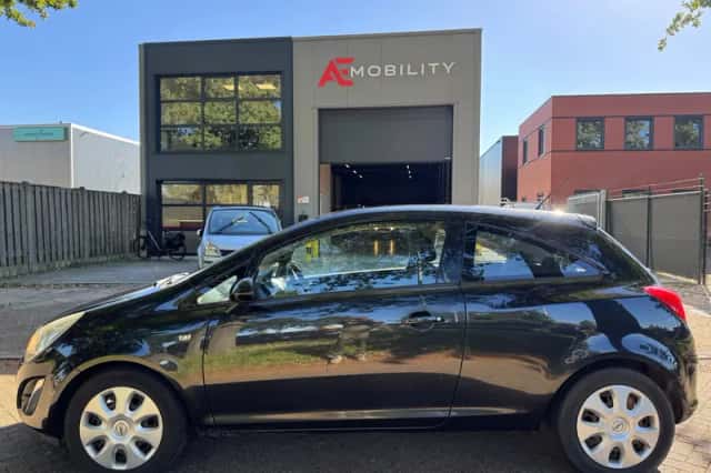 Opel Corsa (2013) thumbnail 4