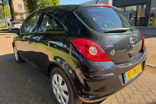 Opel Corsa (2013) thumbnail 5