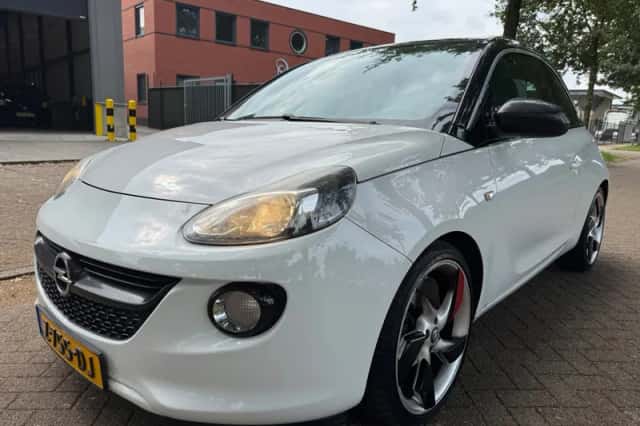 Opel Adam (2013) thumbnail 3