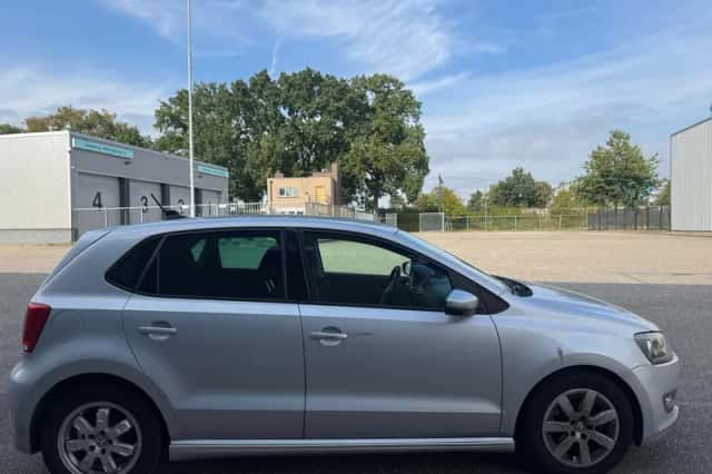 Volkswagen Polo (2010) thumbnail 2