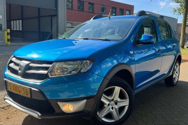 Dacia Sandero (2014) thumbnail 1