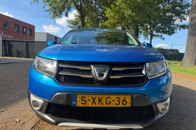 Dacia Sandero (2014) thumbnail 2