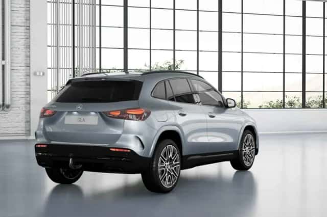 Mercedes-Benz GLA (2026) thumbnail 2