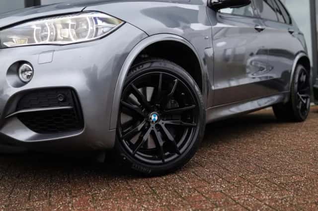 BMW X5 (2015) thumbnail 2