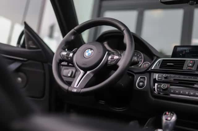 BMW M4 (2016) thumbnail 3