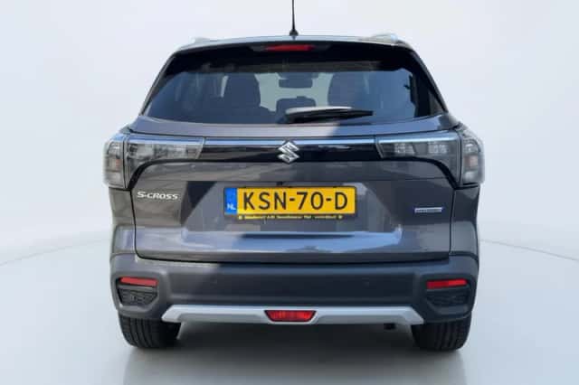 Suzuki S-Cross (2025) thumbnail 4
