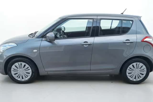 Suzuki Swift (2015) thumbnail 2