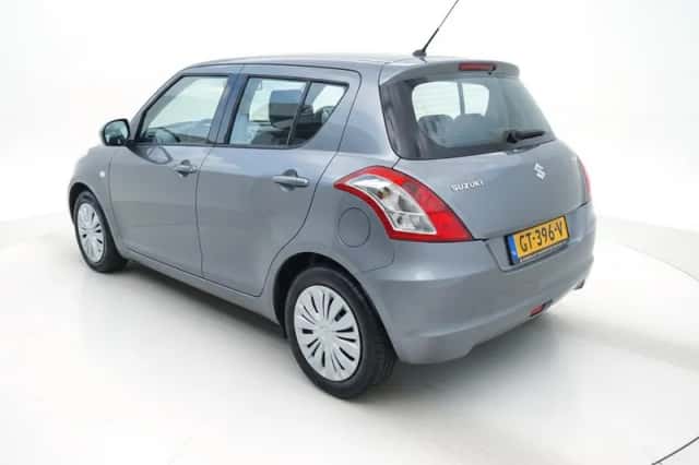 Suzuki Swift (2015) thumbnail 3