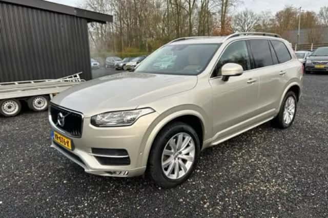 Volvo XC90 (2015) thumbnail 2