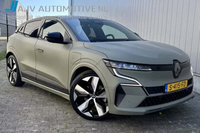 Renault Mégane E-Tech (2022) thumbnail 1