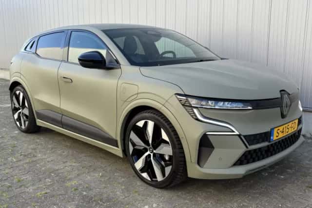 Renault Mégane E-Tech (2022) thumbnail 2