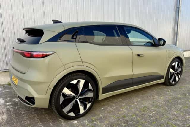Renault Mégane E-Tech (2022) thumbnail 4