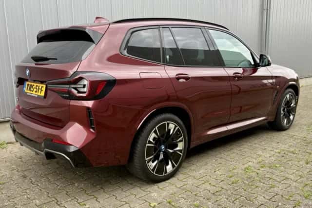 BMW iX3 (2022) thumbnail 2