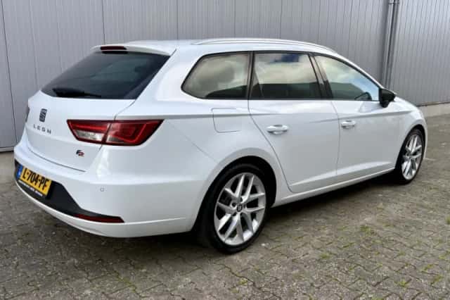SEAT Leon (2016) thumbnail 3