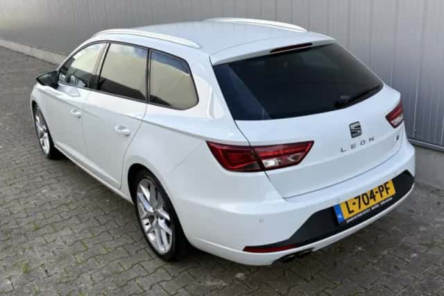 SEAT Leon (2016) thumbnail 4