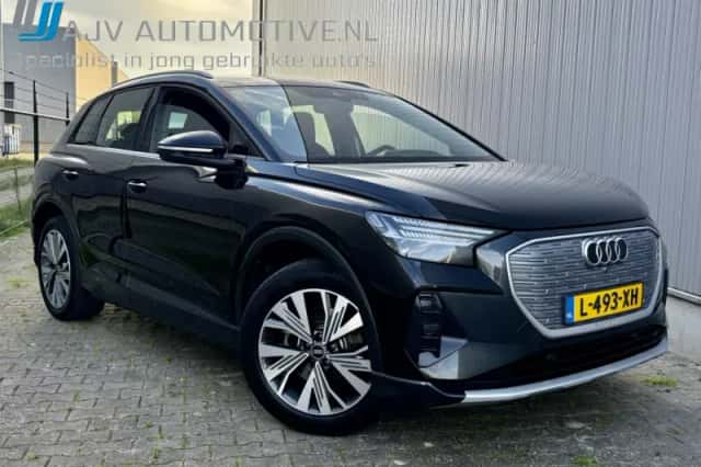 Audi Q4 e-tron (2021) thumbnail 1