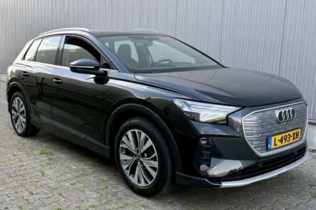 Audi Q4 e-tron (2021) thumbnail 2