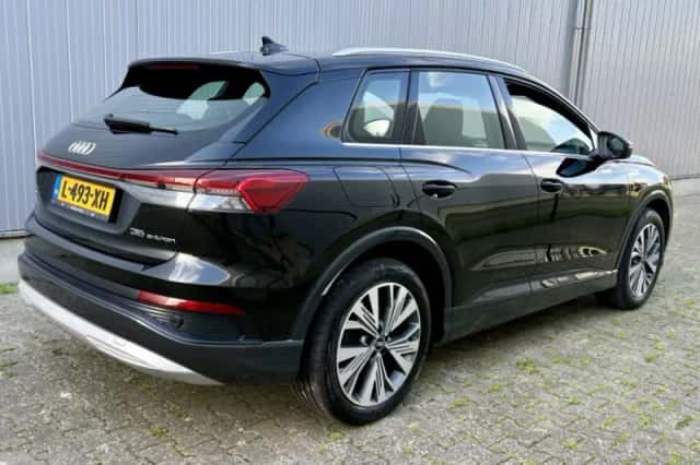 Audi Q4 e-tron (2021) thumbnail 3