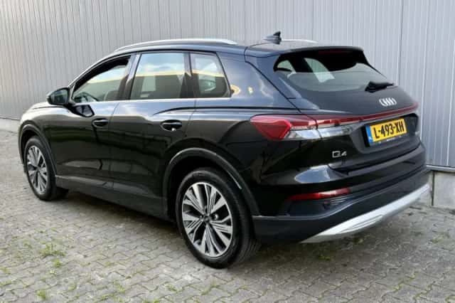 Audi Q4 e-tron (2021) thumbnail 4