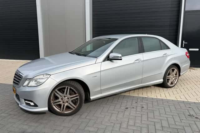 Mercedes-Benz E-Klasse (2009) thumbnail 4