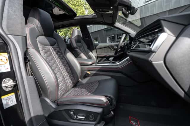 Audi RS Q8 (2022) thumbnail 4