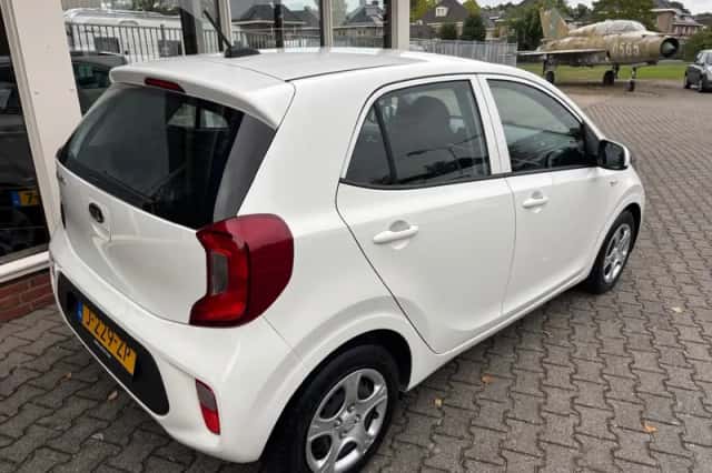 Kia Picanto (2020) thumbnail 3