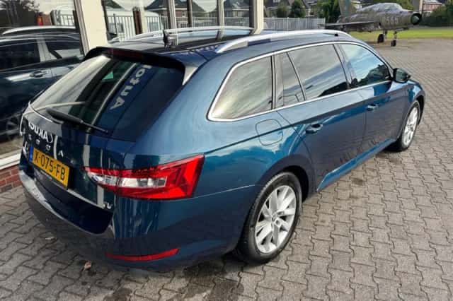 Škoda Superb (2023) thumbnail 3