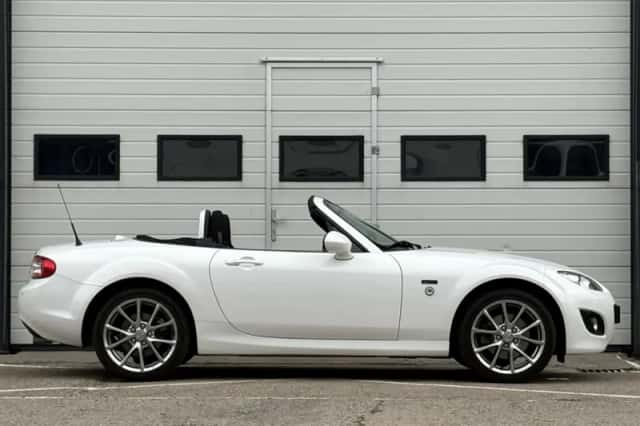 Mazda MX-5 (2010) thumbnail 3