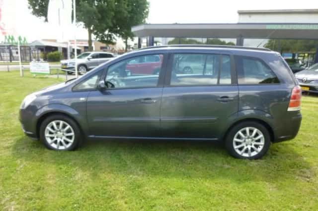 Opel Zafira (2007) thumbnail 2