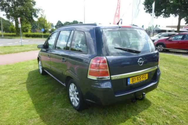 Opel Zafira (2007) thumbnail 3