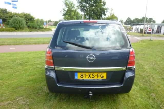 Opel Zafira (2007) thumbnail 4