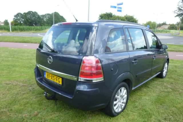 Opel Zafira (2007) thumbnail 5